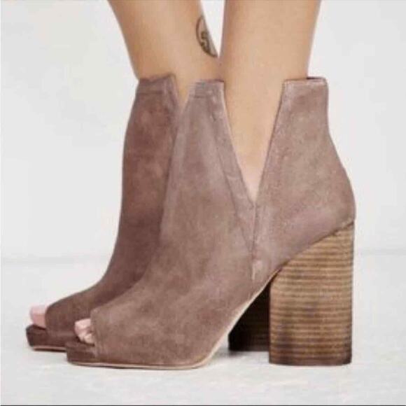 Jeffrey Campbell Oath Suede Peep-Toe Block Heel Ankle Booties Taupe Women's 9M - Picture 1 of 11